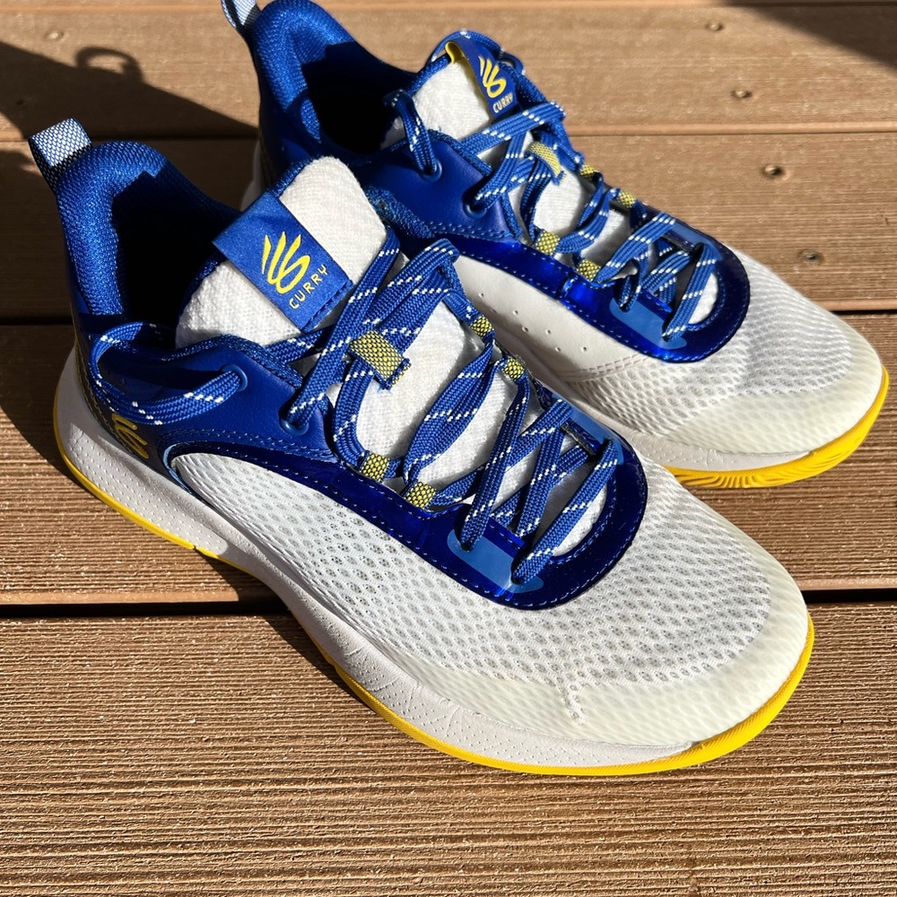 Under Armour Curry Basketball sneakers youth 7 like new